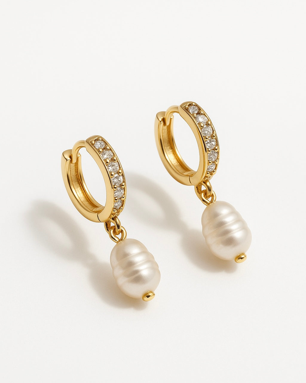 Brinco Argolinha Delicate Cravejado Dourado