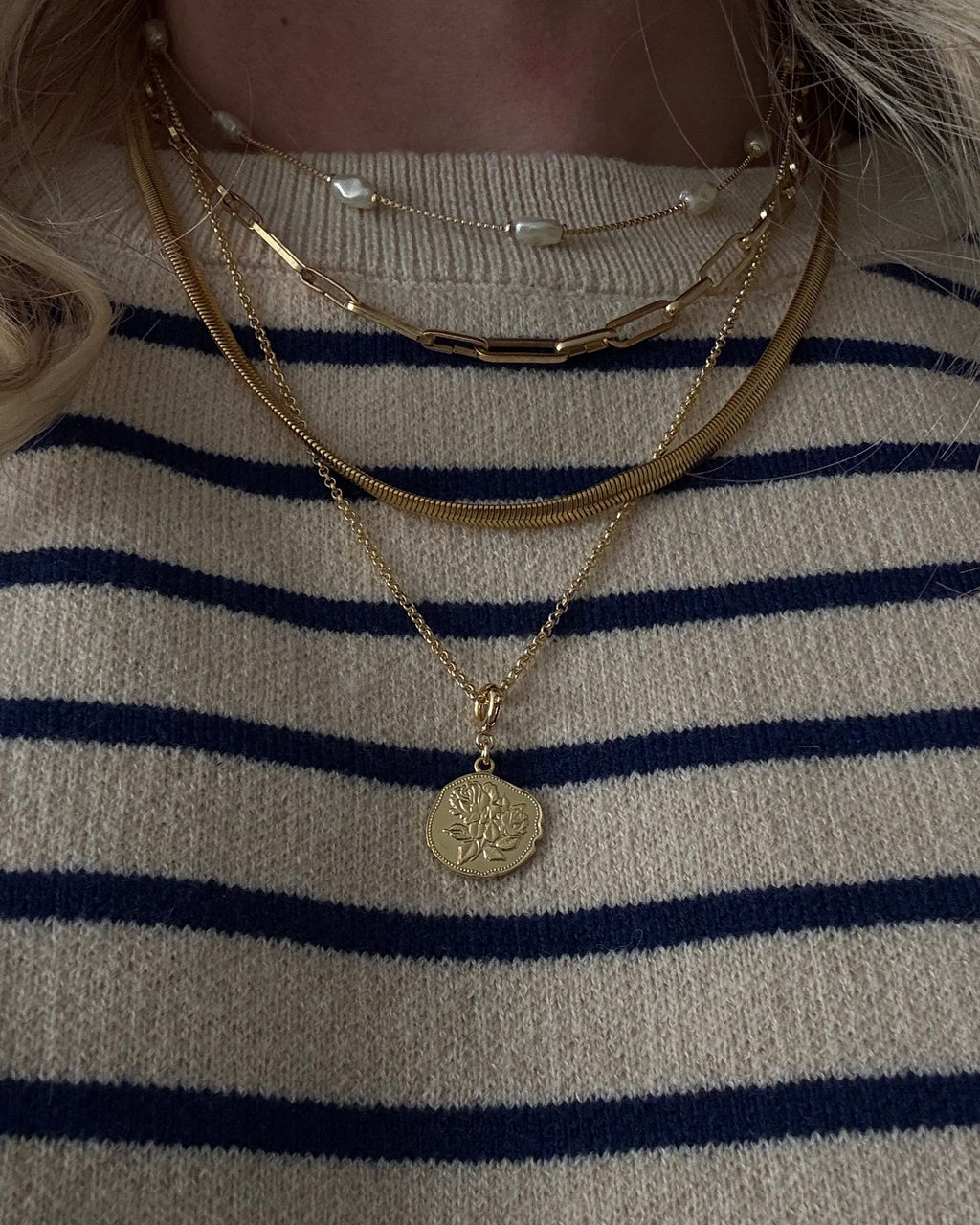 Colar Choker Pérolas Delicate Dourado