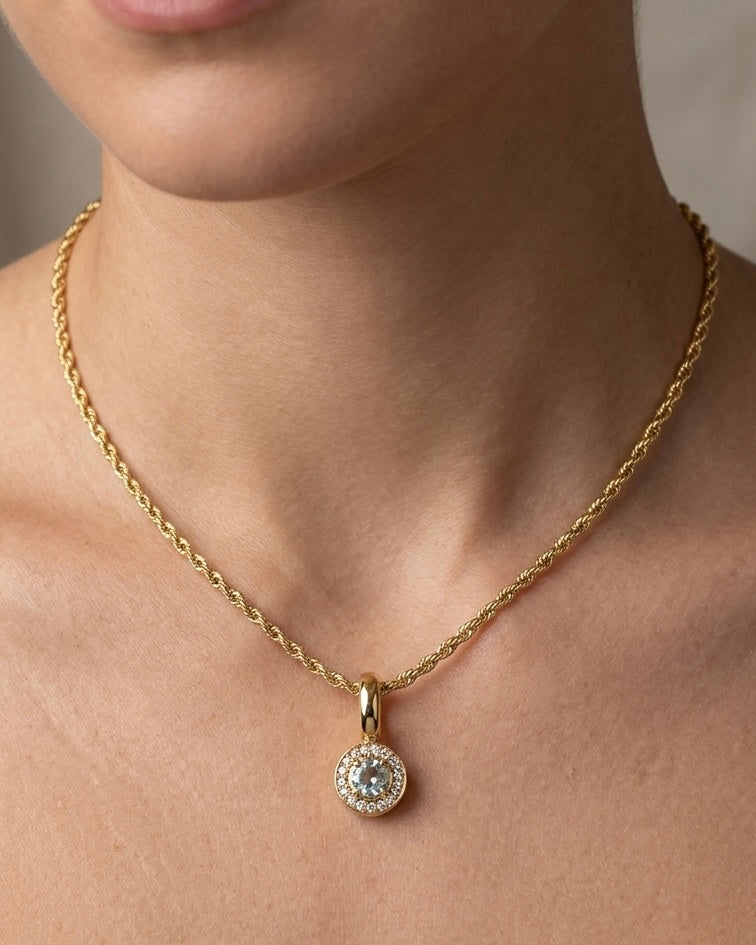Charm Argola Cravejada Água Marinha Dourado