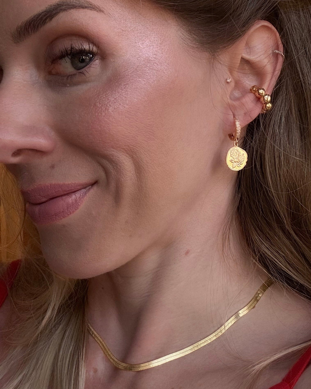 Brinco Argolinha Rosas Dourado