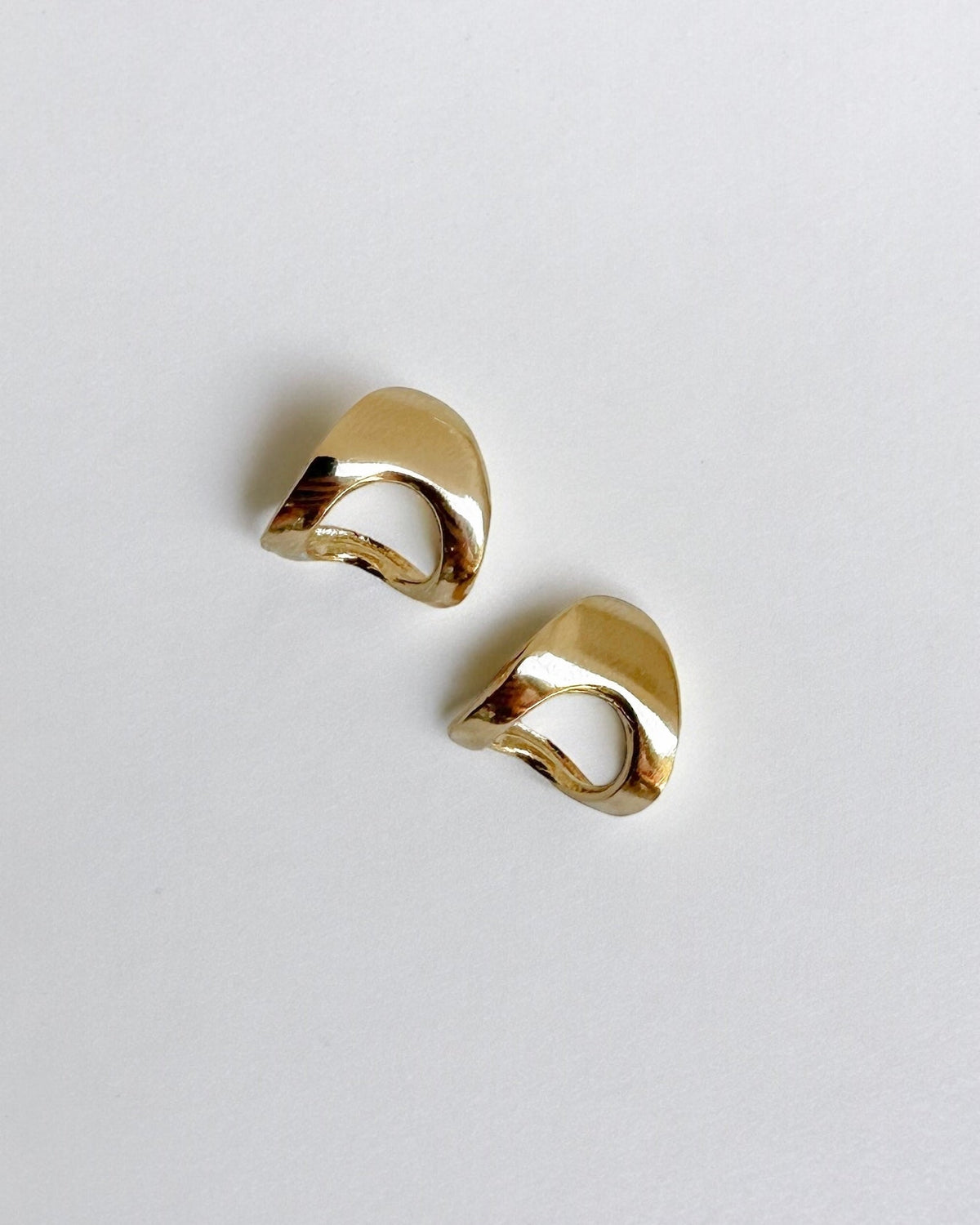 Brinco Hug Dourado
